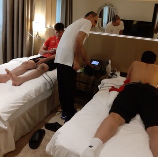 ارائه خدمات فیزیوتراپی به ملی پوشان در درمانگاه فدراسیون پزشکی ورزشی در بحرین