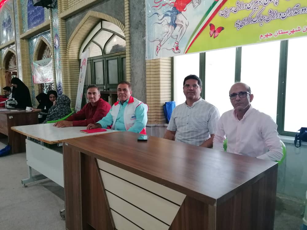 برپایی ایستگاه رایگان تندرستی در مصلی نمازجمعه شهرستان جهرم توسط هیات پزشکی ورزشی