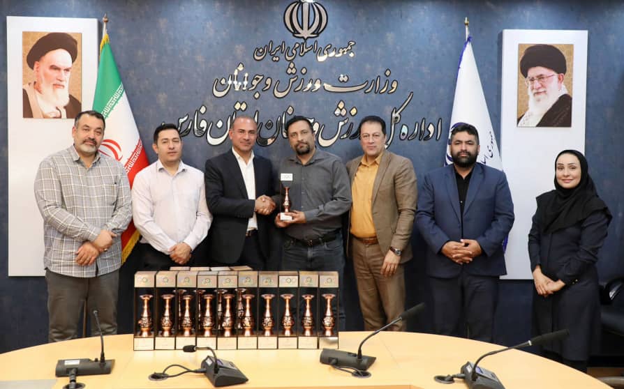 تجلیل مدیرکل ورزش و جوانان از مسئول کمیته روابط عمومی هیات پزشکی ورزشی فارس به عنوان روابط عمومی برتر در هفته تربیت بدنی