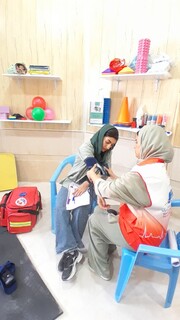 ارزیابی بازیکنان تیم فوتسال شمس شهرستان اوز برای شرکت در رقابتهای کشوری در درمانگاه هیات پزشکی‌ورزشی شهر کوره شهرستان اوز