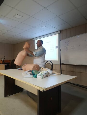 برگزاری دوره امدادگری در زمان بحران با علائم حیاتی و CPR با همکاری جمعیت هلال احمر برگزار توسط هیات پزشکی ورزشی لارستان