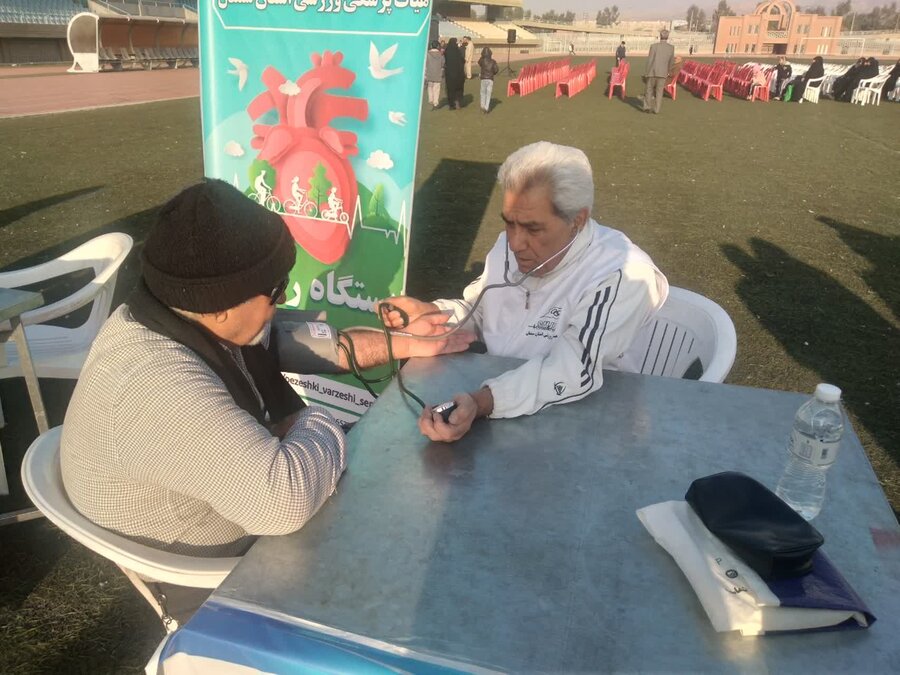 برپایی ایستگاه سلامت در همایش پیاده روی بازنشستگان تامین اجتماعی  شهرستان سمنان