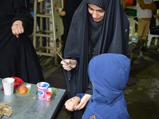 ارائه خدمات سلامت به مراجعان  توسط امدادگران هیأت پزشکی ورزشی استان قم