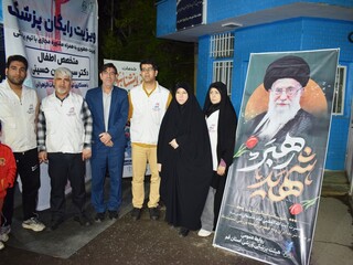 ارائه خدمات سلامت به مراجعان  توسط امدادگران هیأت پزشکی ورزشی استان قم
