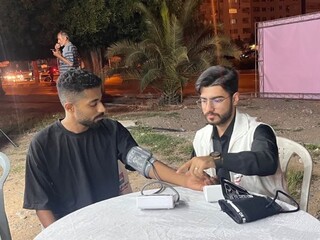 پایش فشار خون در حاشیه مراسم چهلمین روز شهادت قائد امت توسط کادر پوشش پزشکی هیات پزشکی ورزشی استان هرمزگان