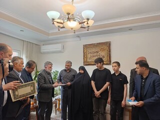 تجلیل هیات پزشکی ورزشی استان تهران خانواده دو شهیدکاراته کار جنگ رمضان