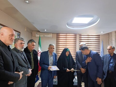 دکتر نوروزی در مراسم تجلیل از خانواده شهید شیشه گران:
خدمت به خانواده معظم شهدا وظیفه ذاتی ما است