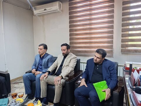 دکتر نوروزی در مراسم تجلیل از خانواده شهید شیشه گران:
خدمت به خانواده معظم شهدا وظیفه ذاتی ما است
