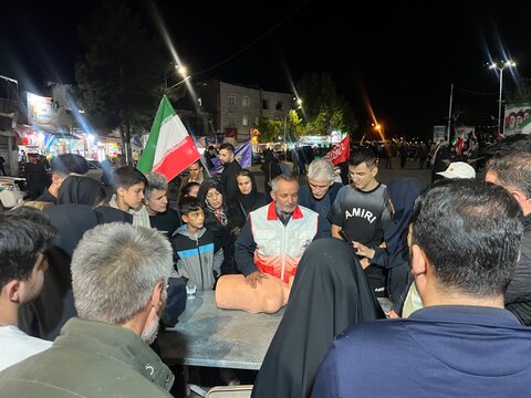 برگزار ی آموزش تئوری کمک های اولیه در شرایط بحران برای  مراجعه کنندگان  موکب اداره کل ورزش جوانان استان