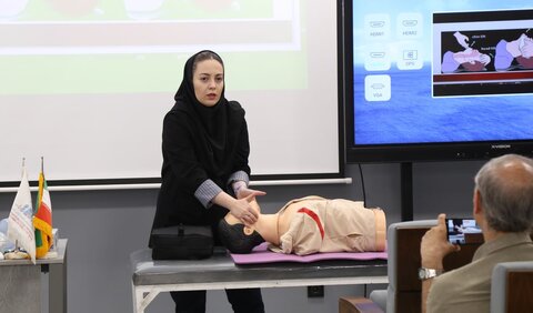 کارگاه احیاء قلبی ریوی مقدماتی و پیشرفته در فدراسیون پزشکی ورزشی