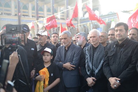 امام شهید زندگی خود را وقف عزت اسلام و نظام اسلامی نموده بودند