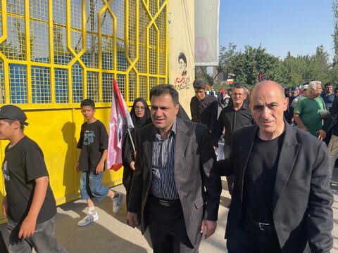 گزارش تصویری وداع رئیس هیات پزشکی ورزشی استان تهران در معیت وزیر و خانواده ورزش با رهبر شهید
