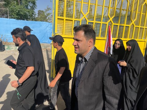 گزارش تصویری وداع رئیس هیات پزشکی ورزشی استان تهران در معیت وزیر و خانواده ورزش با رهبر شهید