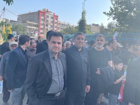 گزارش تصویری وداع رئیس هیات پزشکی ورزشی استان تهران در معیت وزیر و خانواده ورزش با رهبر شهید