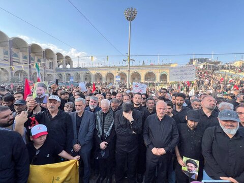 گزارش تصویری وداع رئیس هیات پزشکی ورزشی استان تهران در معیت وزیر و خانواده ورزش با رهبر شهید