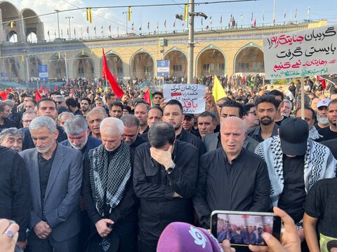 گزارش تصویری وداع رئیس هیات پزشکی ورزشی استان تهران در معیت وزیر و خانواده ورزش با رهبر شهید