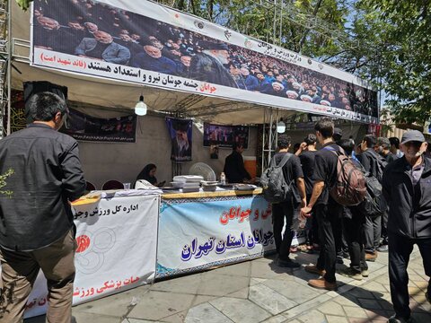  گزارش تصویری ارائه خدمات به عزاداران حاضر در مراسم تشییع قائد امت در مجموعه ورزشی شهید حیدرنیا