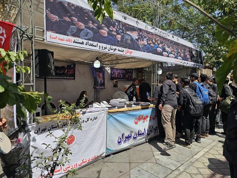  گزارش تصویری ارائه خدمات به عزاداران حاضر در مراسم تشییع قائد امت در مجموعه ورزشی شهید حیدرنیا