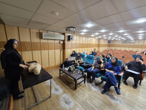 گزارش تصویری ادامه دوره پنج‌روزه امدادگری ورزشی با آموزش احیای قلبی‌ریوی و مدیریت زخم