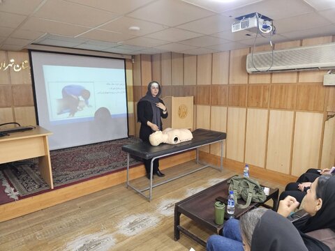 گزارش تصویری ادامه دوره پنج‌روزه امدادگری ورزشی با آموزش احیای قلبی‌ریوی و مدیریت زخم