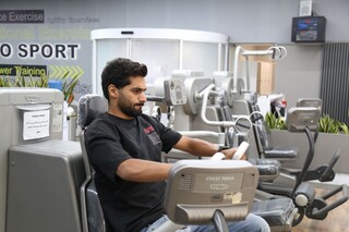 ارائه خدمات به ملی پوشان و پیشکسوتان ورزش در مرکز فیزیوتراپی ورزشی و توانبخشی فدراسیون پزشکی ورزشی