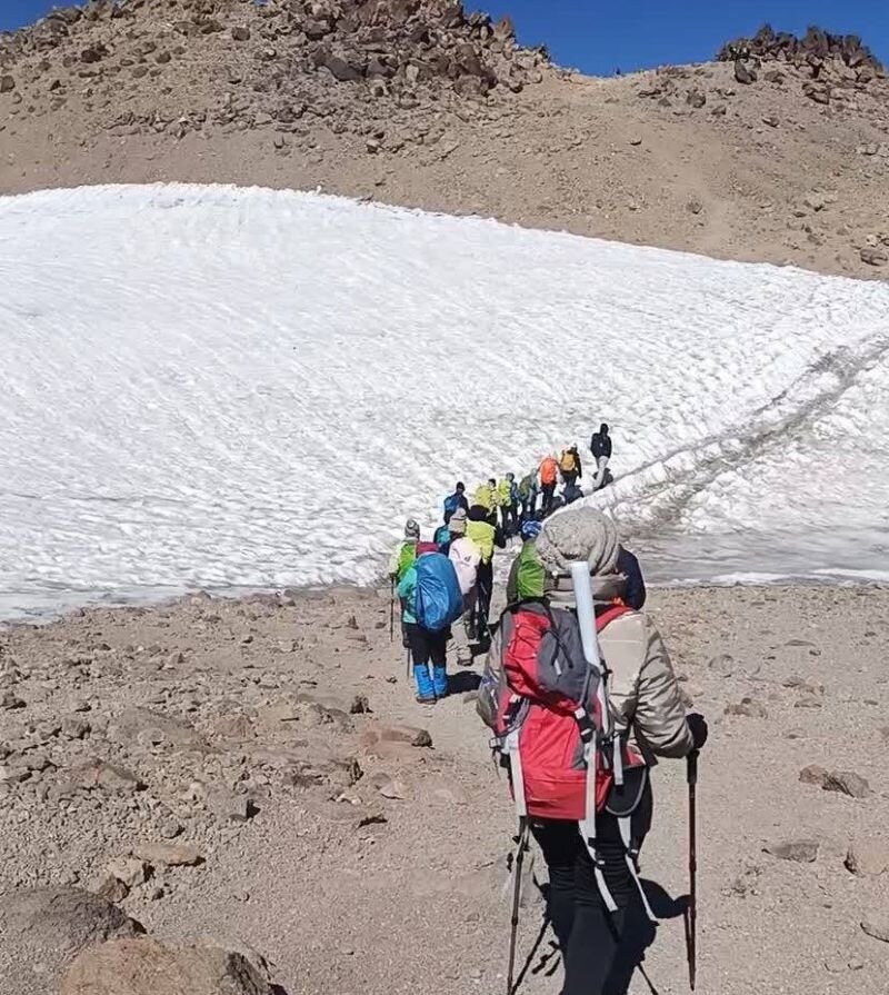 پیام محیط‌زیستی اعضای هیات پزشکی ورزشی مشکین‌شهر از فراز قله سبلان
