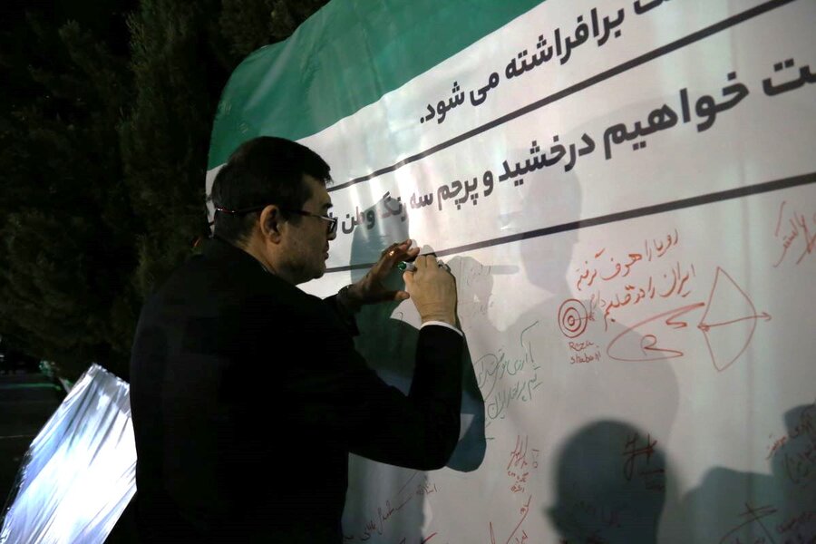 امضای نمادین سوگندنامه «ورزش پاک» توسط وزیر ورزش و جوانان
