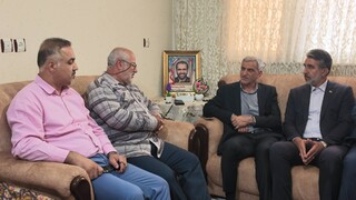 تجلیل رئیس فدراسیون پزشکی ورزشی از خانواده دو شهید والامقام