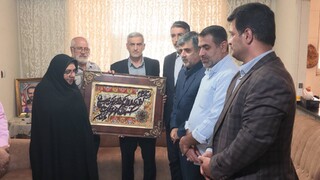 تجلیل رئیس فدراسیون پزشکی ورزشی از خانواده دو شهید والامقام