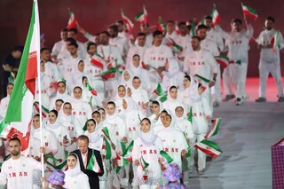 رژه اعضای کاروان ورزش کشورمان با پرچم مقدس جمهوری اسلامی ایران در افتتاحیه بازی‌های آسیایی ۲۰۲۶ ناگویا