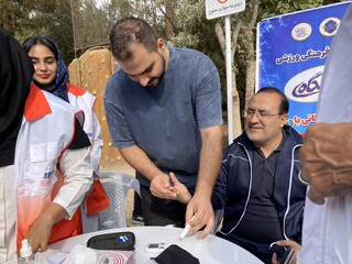بازدید فرماندار و رئیس اداره ورزش و جوانان از ایستگاه رایگان تندرستی یزد